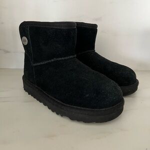 Girls Ugg Jona Suede boots size 12